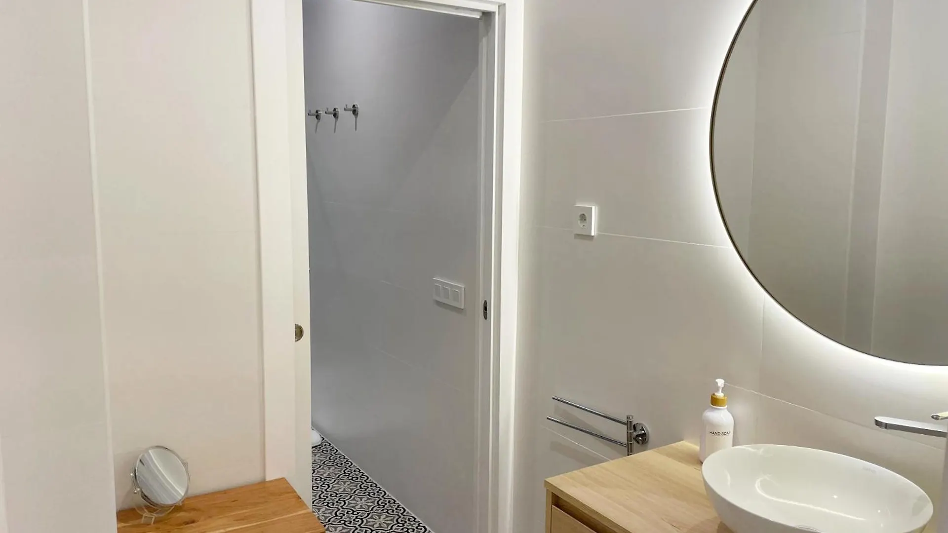 Piso Familiar Con Tres Habitaciones En La Goleta Malaga 0*,