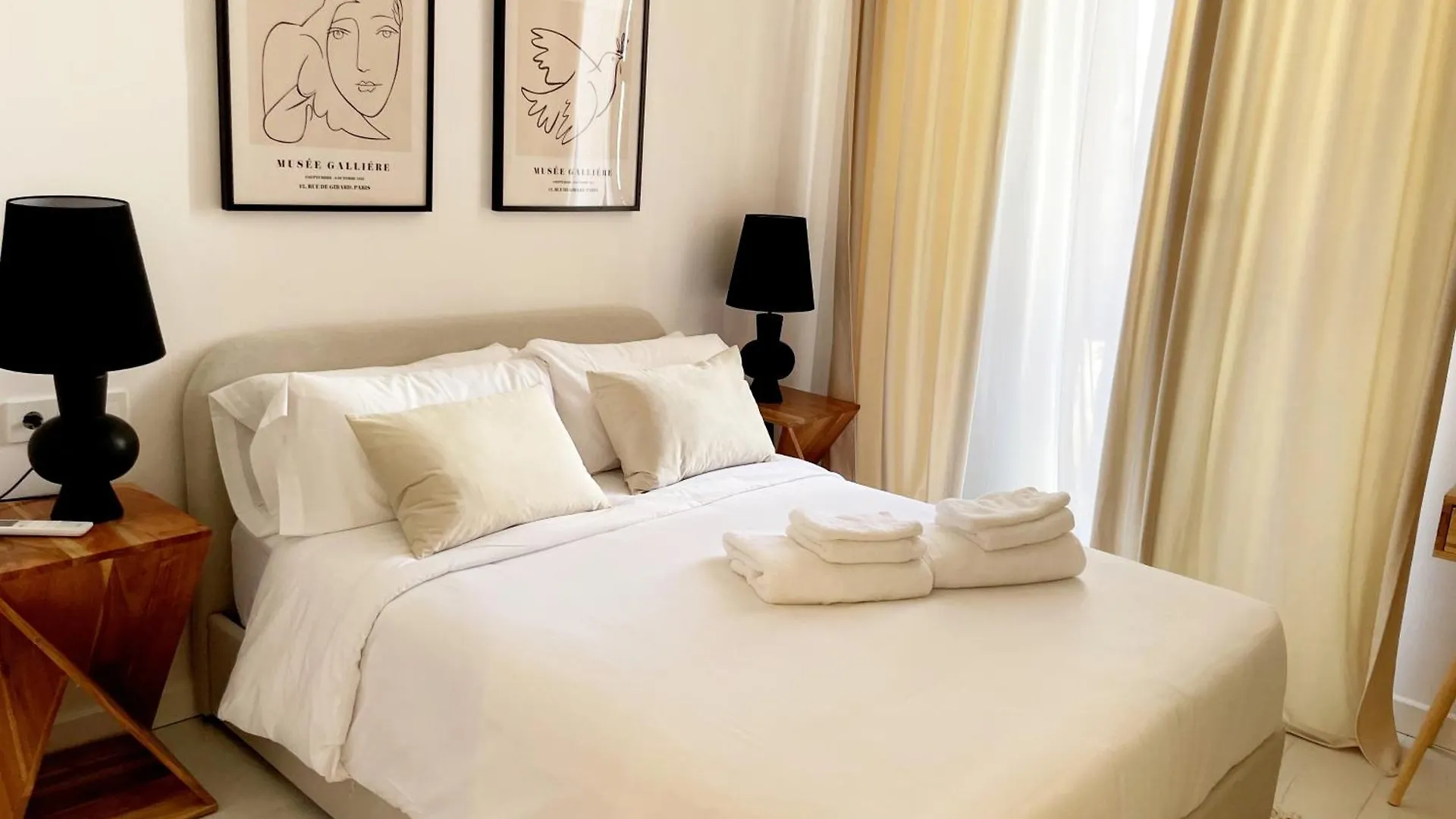 Piso Familiar Con Tres Habitaciones En La Goleta Malaga 0*,  Spain