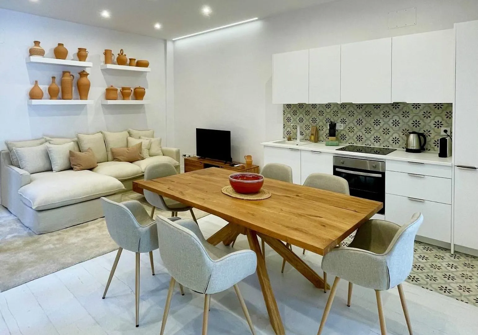 Piso Familiar Con Tres Habitaciones En La Goleta Malaga